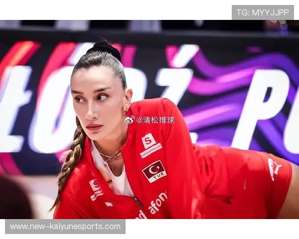 土耳其队在国际赛场上崭露头角，一路高歌，土耳其队员