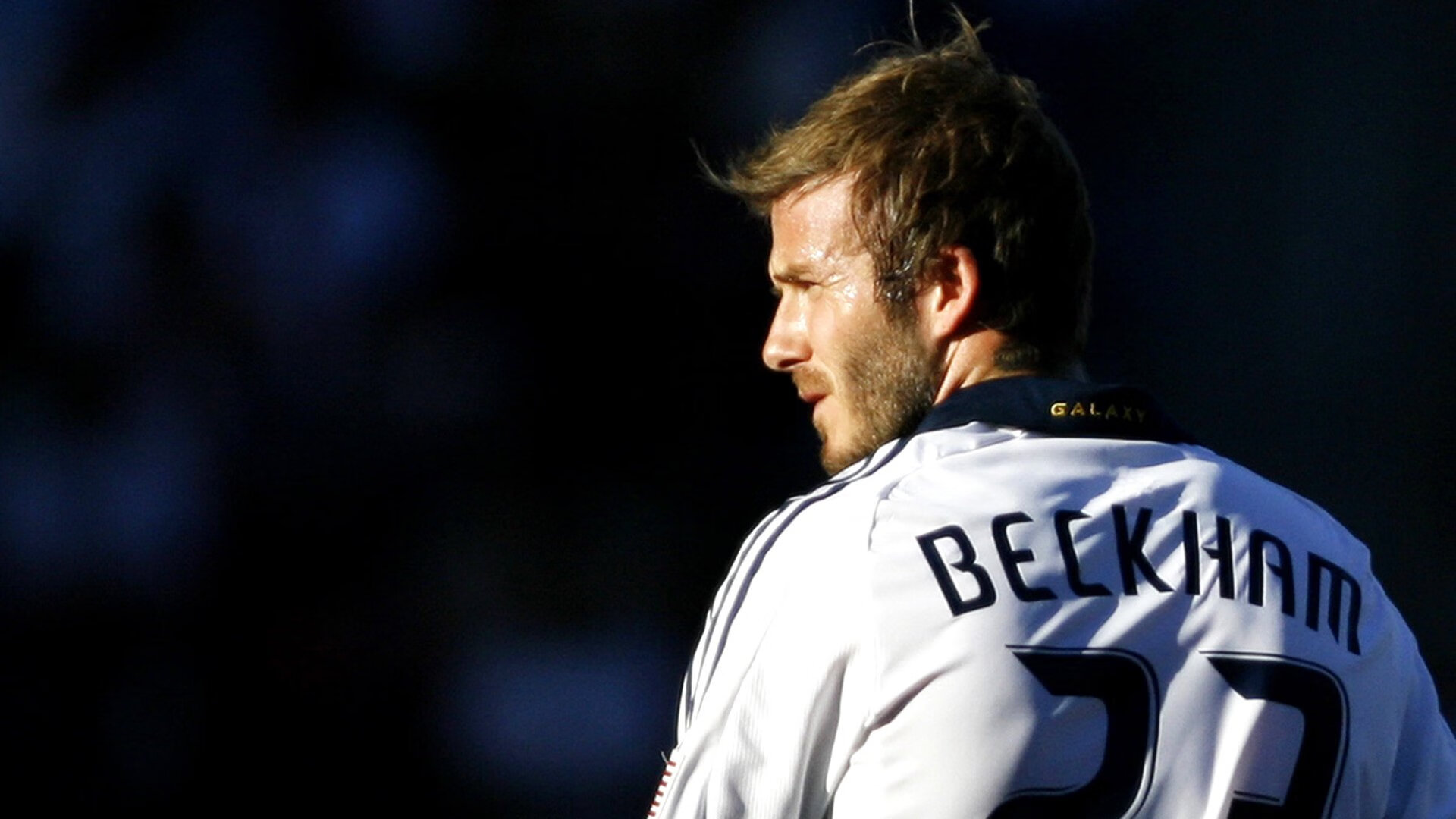 对中东强队表现稳定但与顶级亚洲水平仍有差距，中东对中国的态度